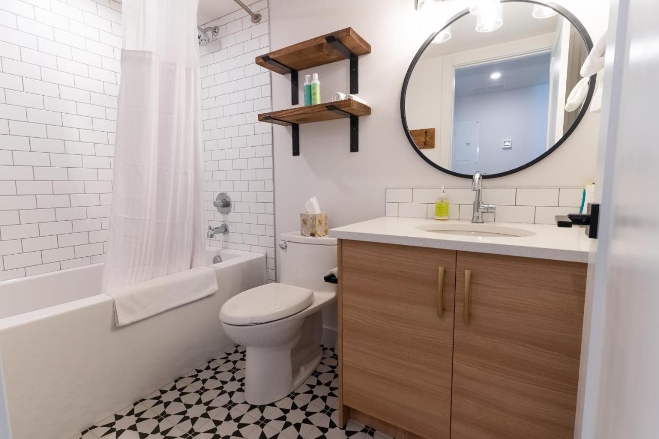 Basecamp Suites Канмор Экстерьер фото