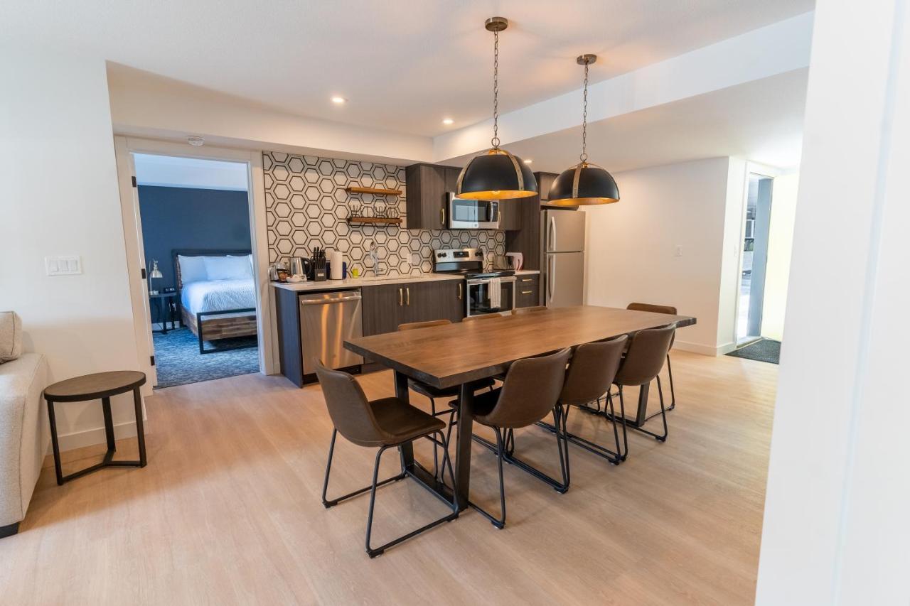 Basecamp Suites Канмор Экстерьер фото
