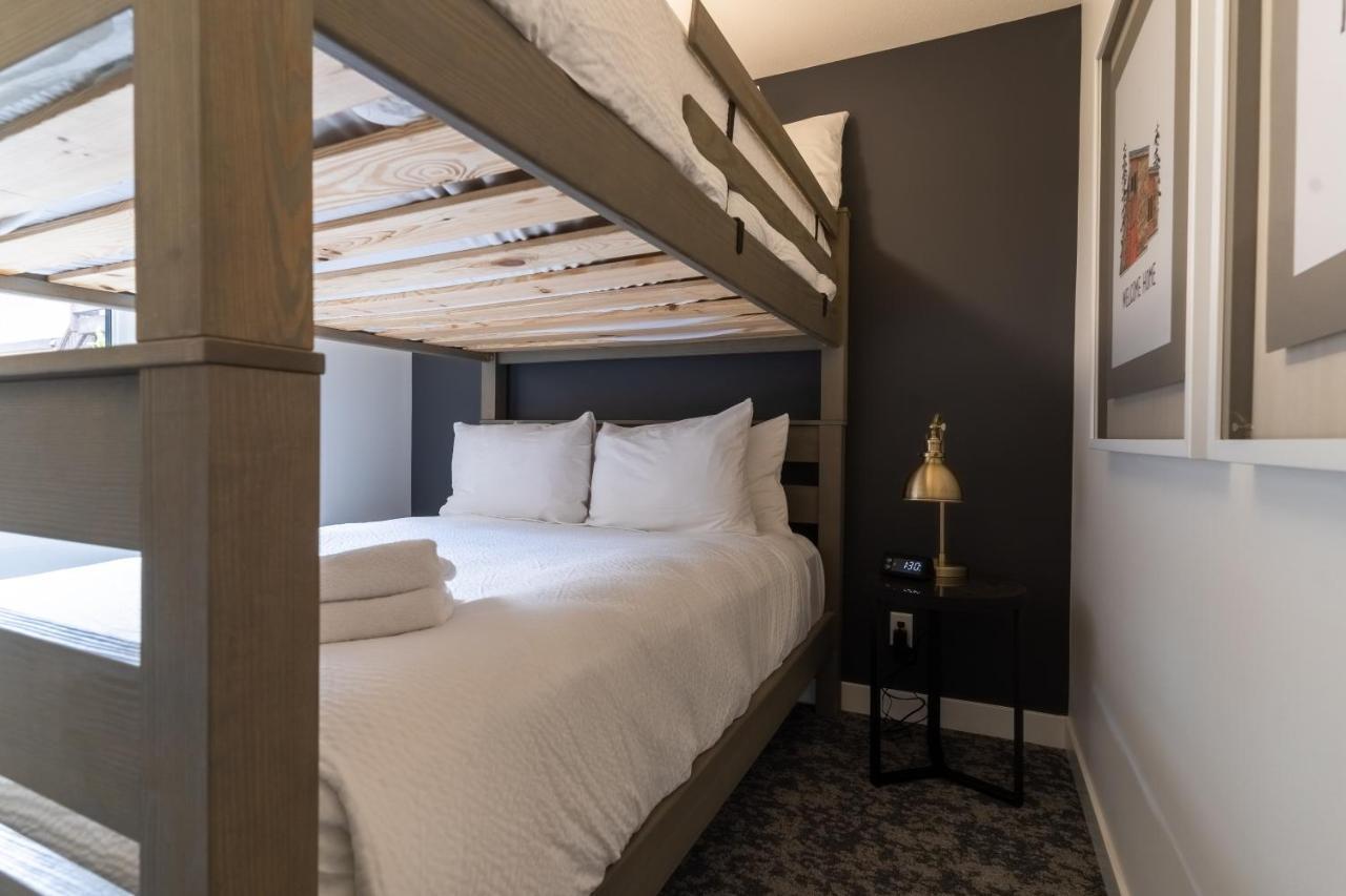 Basecamp Suites Канмор Экстерьер фото